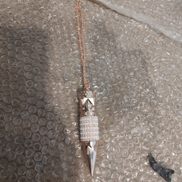 2 color lipstick - Picture 3 of 4